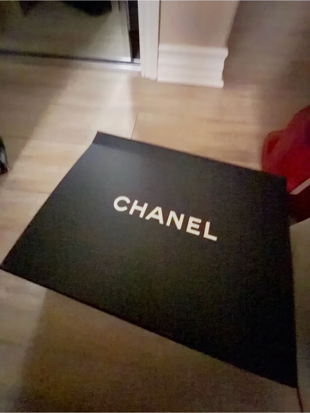 CHANEL Quilted Flap Shoulder Bag in patent leather silver pewter